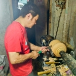 Song Jian Hua, un des derniers artisans de Wuhan qui fabrique ses toupies chinoises à la main